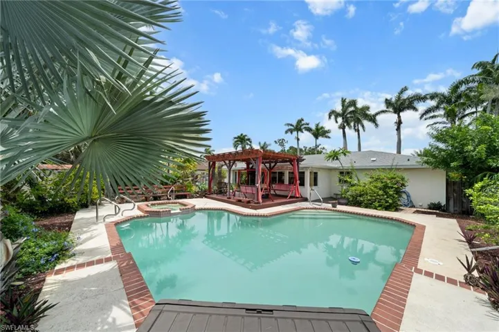 1370  Illinois  DR, Naples, FL 34103