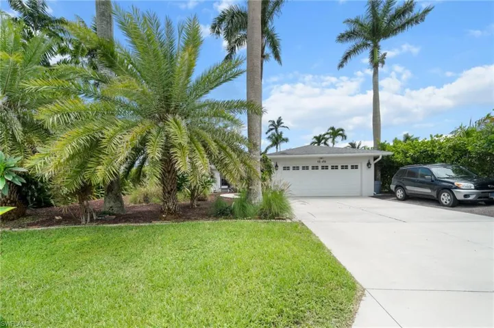 1370  Illinois  DR, Naples, FL 34103