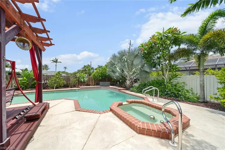 1370  Illinois  DR, Naples, FL 34103