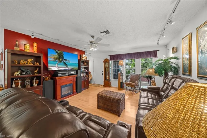 1370  Illinois  DR, Naples, FL 34103