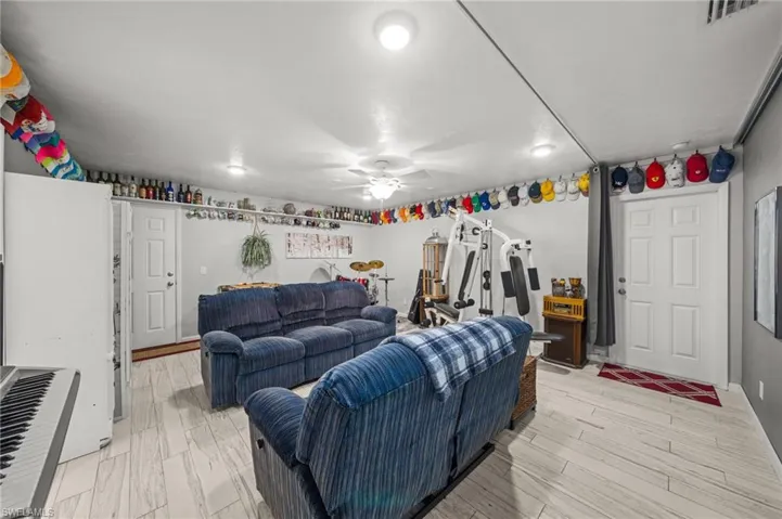 1370  Illinois  DR, Naples, FL 34103