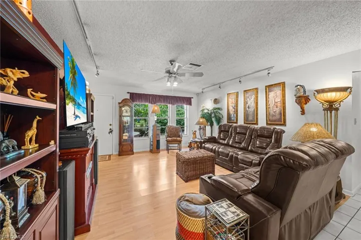 1370  Illinois  DR, Naples, FL 34103