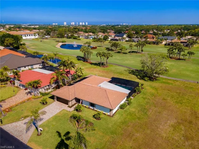 Bird's eye view featuring a residential view and golf course view