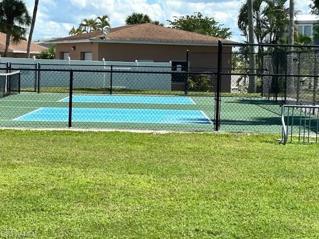 pickleball courts
