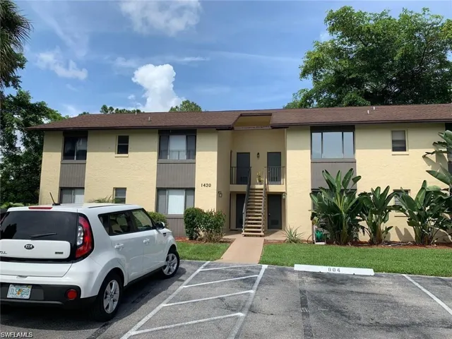 1420 Green Valley Cir 802, Naples, Florida 34104