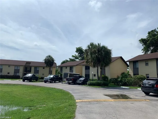 1420 Green Valley Cir 802, Naples, Florida 34104