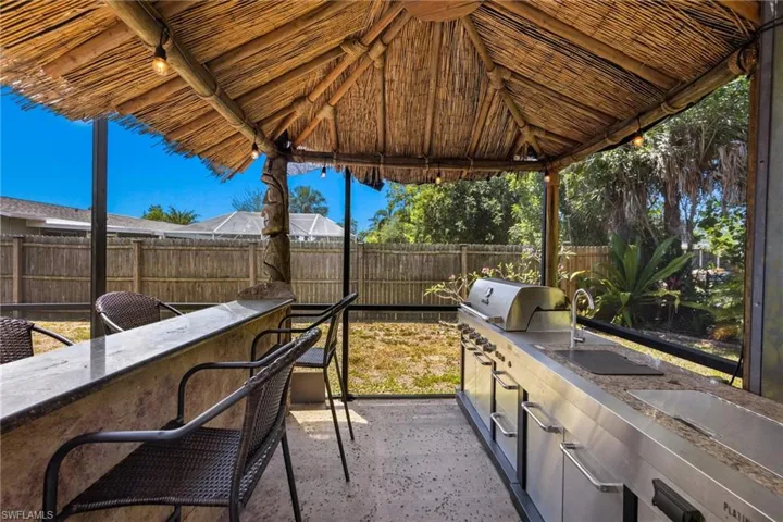 The covered outdoor kitchen, grill and bar provide many fun evenings with friends and family!
