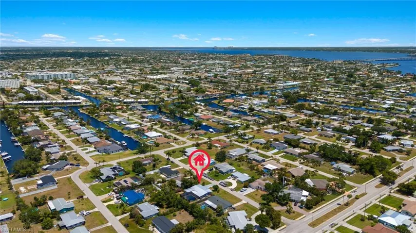 Downtown Cape Coral is just a few blocks away.  Enjoy great restaurants like Tito's Cantina run by the legendary UFC fighter Tito Ortiz!  That's right, Cape Coral is super cool!