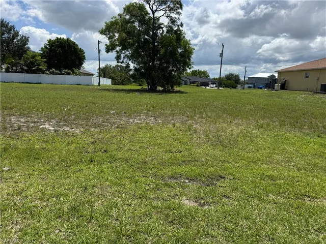 1707 Nw 5th Pl, Cape Coral, Florida 33993