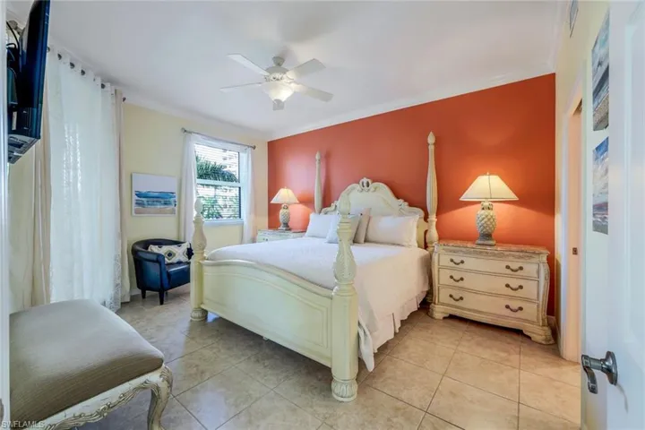 460  LAUNCH  CIR, Naples, FL 34108