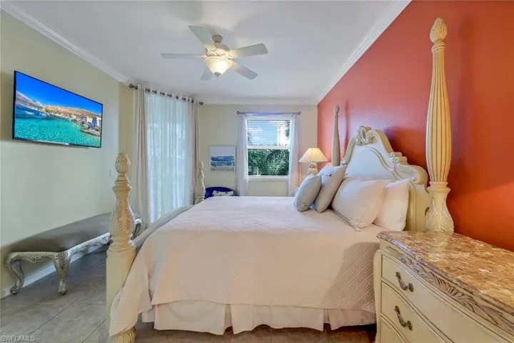 460  LAUNCH  CIR, Naples, FL 34108