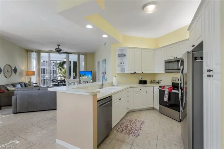 460  LAUNCH  CIR, Naples, FL 34108