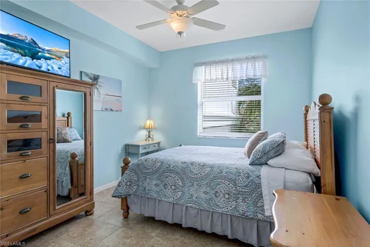 460  LAUNCH  CIR, Naples, FL 34108