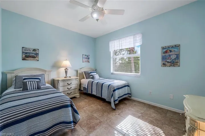 460  LAUNCH  CIR, Naples, FL 34108