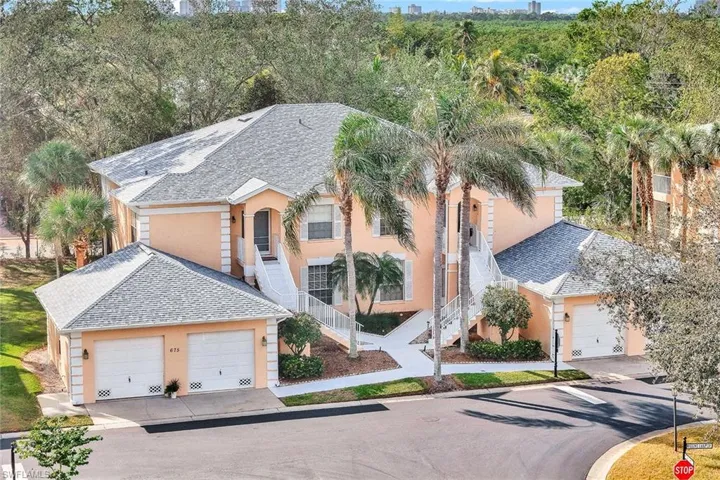 675  Wiggins Lake  DR, Naples, FL 34110