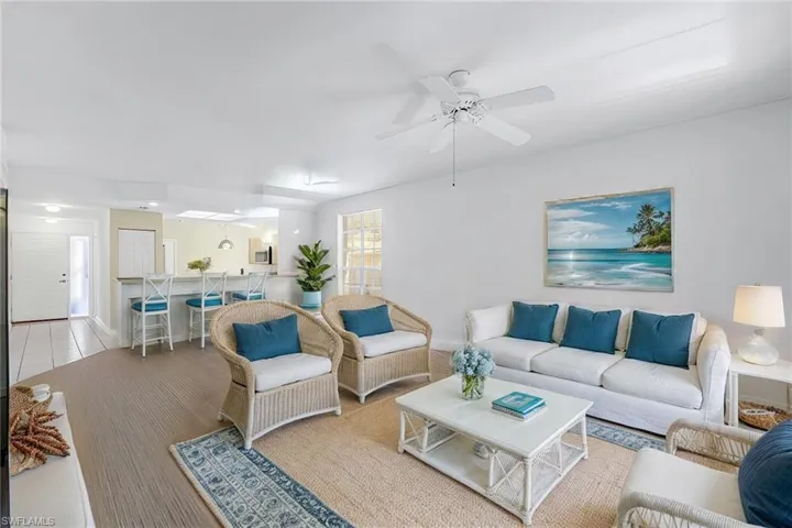675  Wiggins Lake  DR, Naples, FL 34110