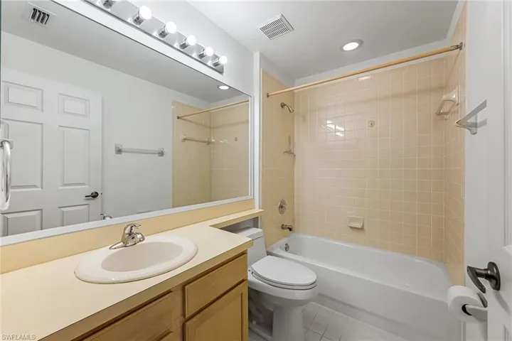 675  Wiggins Lake  DR, Naples, FL 34110
