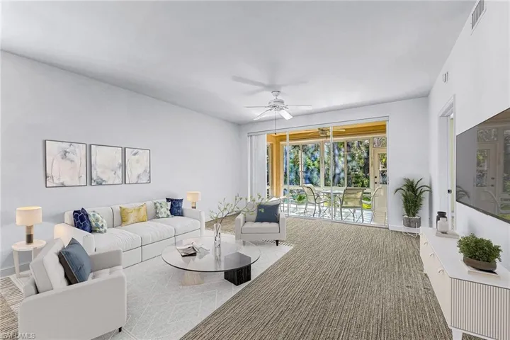 675  Wiggins Lake  DR, Naples, FL 34110