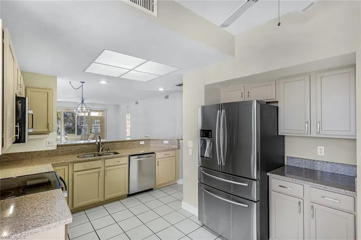 675  Wiggins Lake  DR, Naples, FL 34110