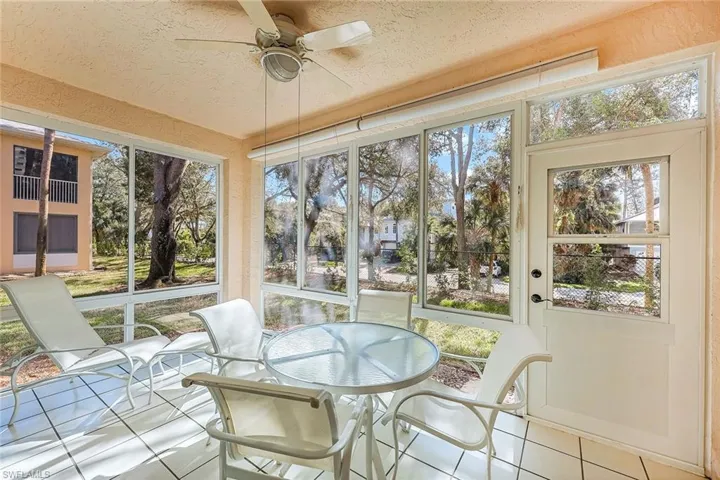 675  Wiggins Lake  DR, Naples, FL 34110