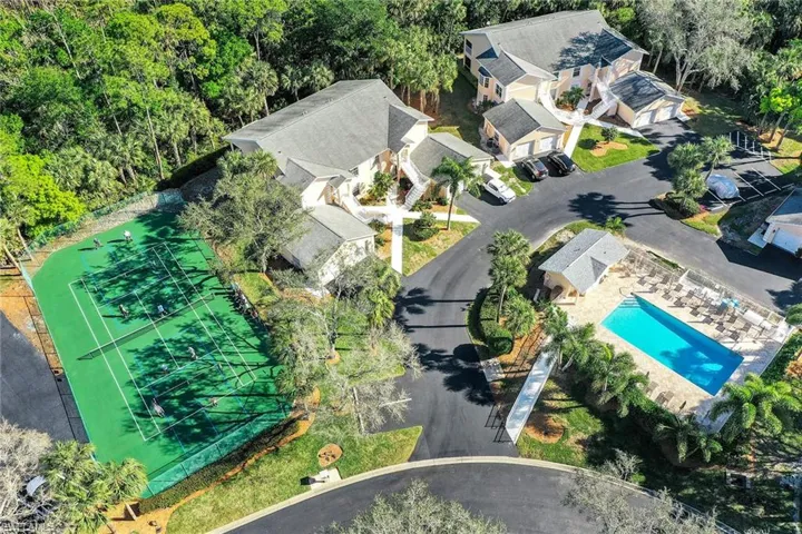 675  Wiggins Lake  DR, Naples, FL 34110
