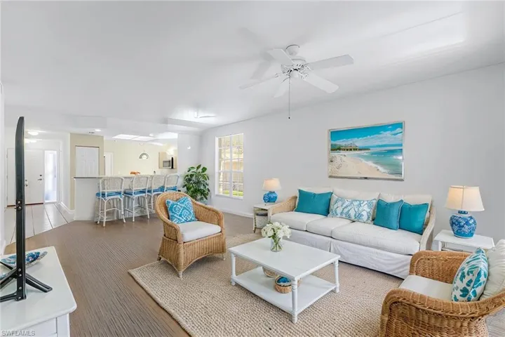 675  Wiggins Lake  DR, Naples, FL 34110