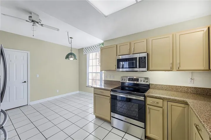 675  Wiggins Lake  DR, Naples, FL 34110
