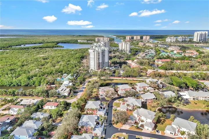 675  Wiggins Lake  DR, Naples, FL 34110