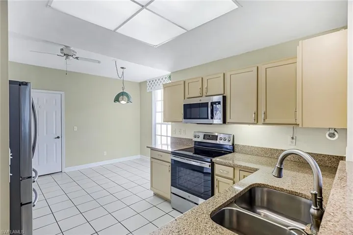 675  Wiggins Lake  DR, Naples, FL 34110