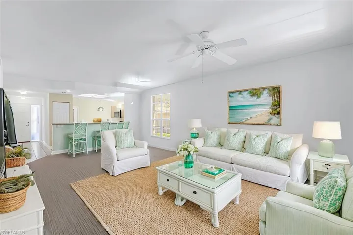 675  Wiggins Lake  DR, Naples, FL 34110