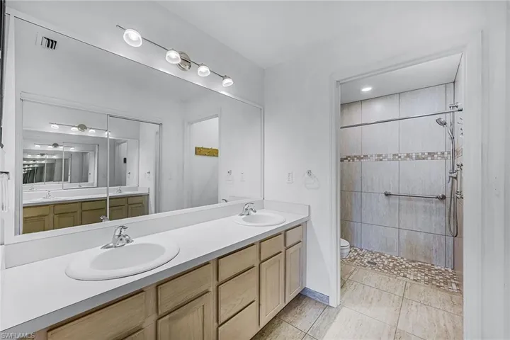 675  Wiggins Lake  DR, Naples, FL 34110