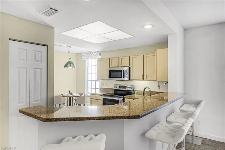 675  Wiggins Lake  DR, Naples, FL 34110