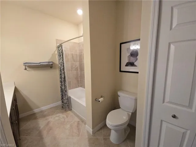 Guest/2nd bath upstairs