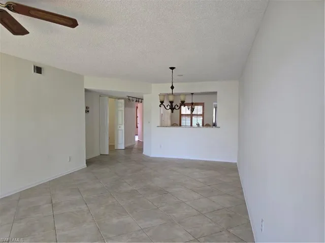 Living room/dining room