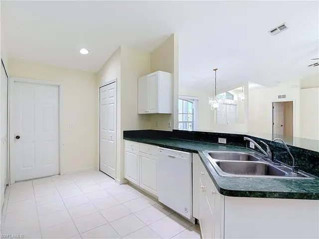 1808 Sw 12th Ln, Cape Coral, Florida 33991
