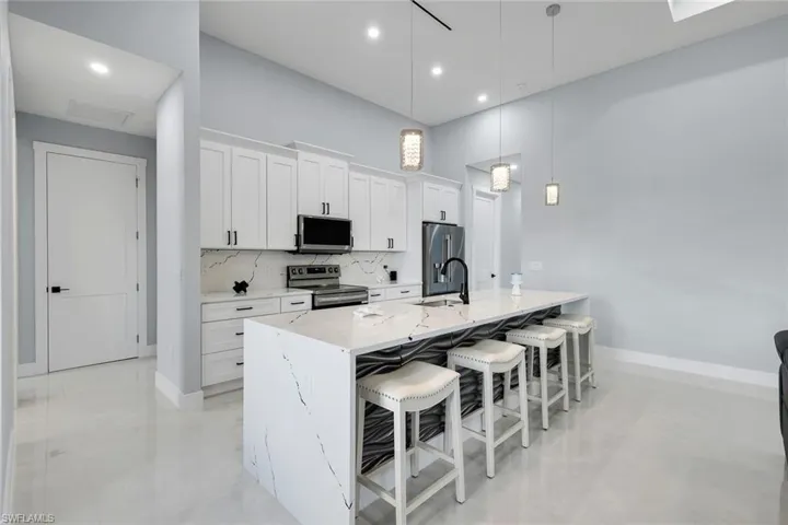 313 Ne 5th Ter, Cape Coral, Florida 33909