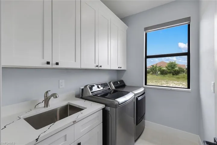 313 Ne 5th Ter, Cape Coral, Florida 33909