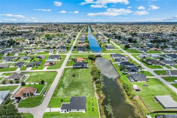 313 Ne 5th Ter, Cape Coral, Florida 33909