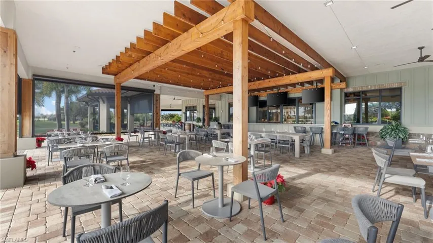 Outside Bar