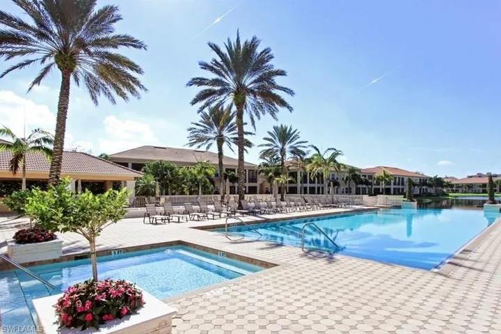 Avellino Isles Pool