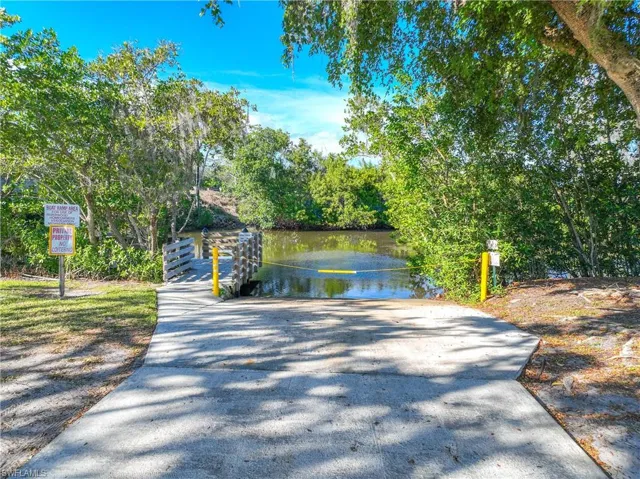 214 Riverwood Rd, Naples, Florida 34114