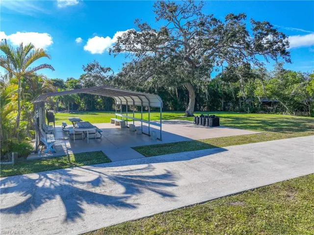 214 Riverwood Rd, Naples, Florida 34114