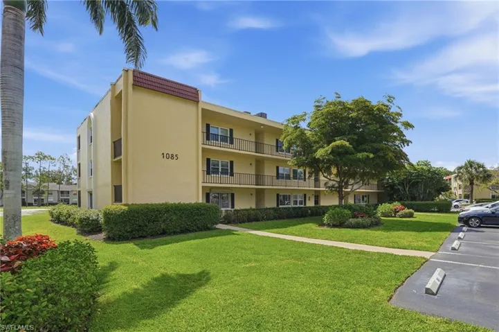 1085  Forest Lakes  DR, Naples, FL 34105