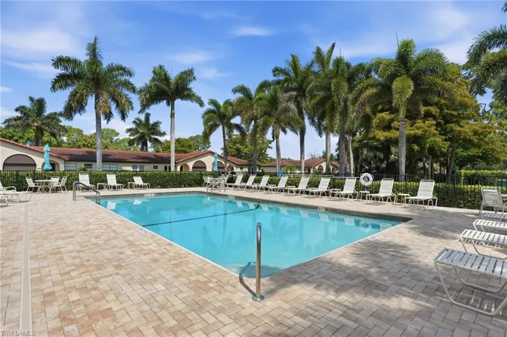 1085  Forest Lakes  DR, Naples, FL 34105