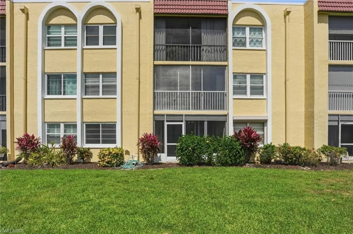 1085  Forest Lakes  DR, Naples, FL 34105