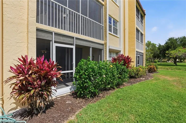1085  Forest Lakes  DR, Naples, FL 34105