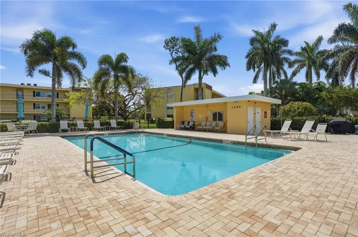 1085  Forest Lakes  DR, Naples, FL 34105
