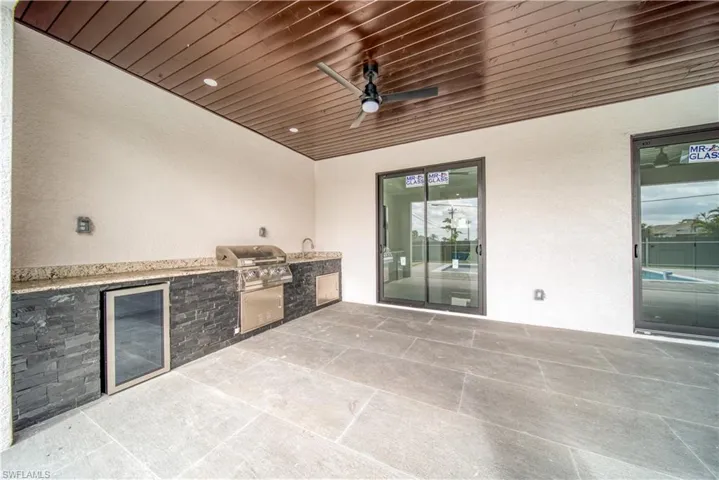 View of patio / terrace featuring area for grilling, sink, grilling area, and ceiling fan