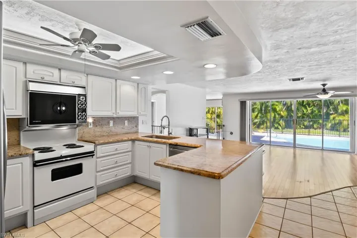 Kitchen with resurfaced cabinets and granite counter tops!
