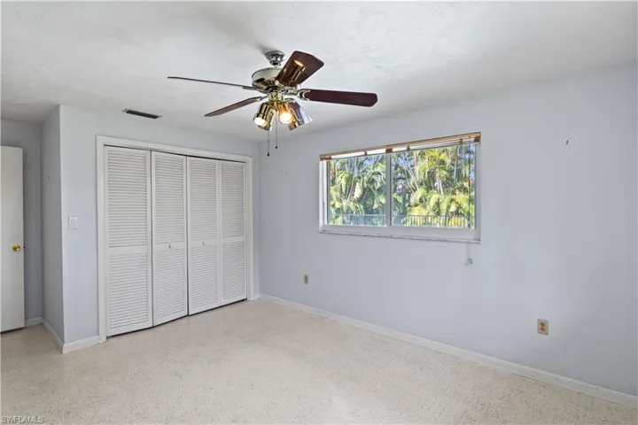Guest bedroom - all rooms are spacious!